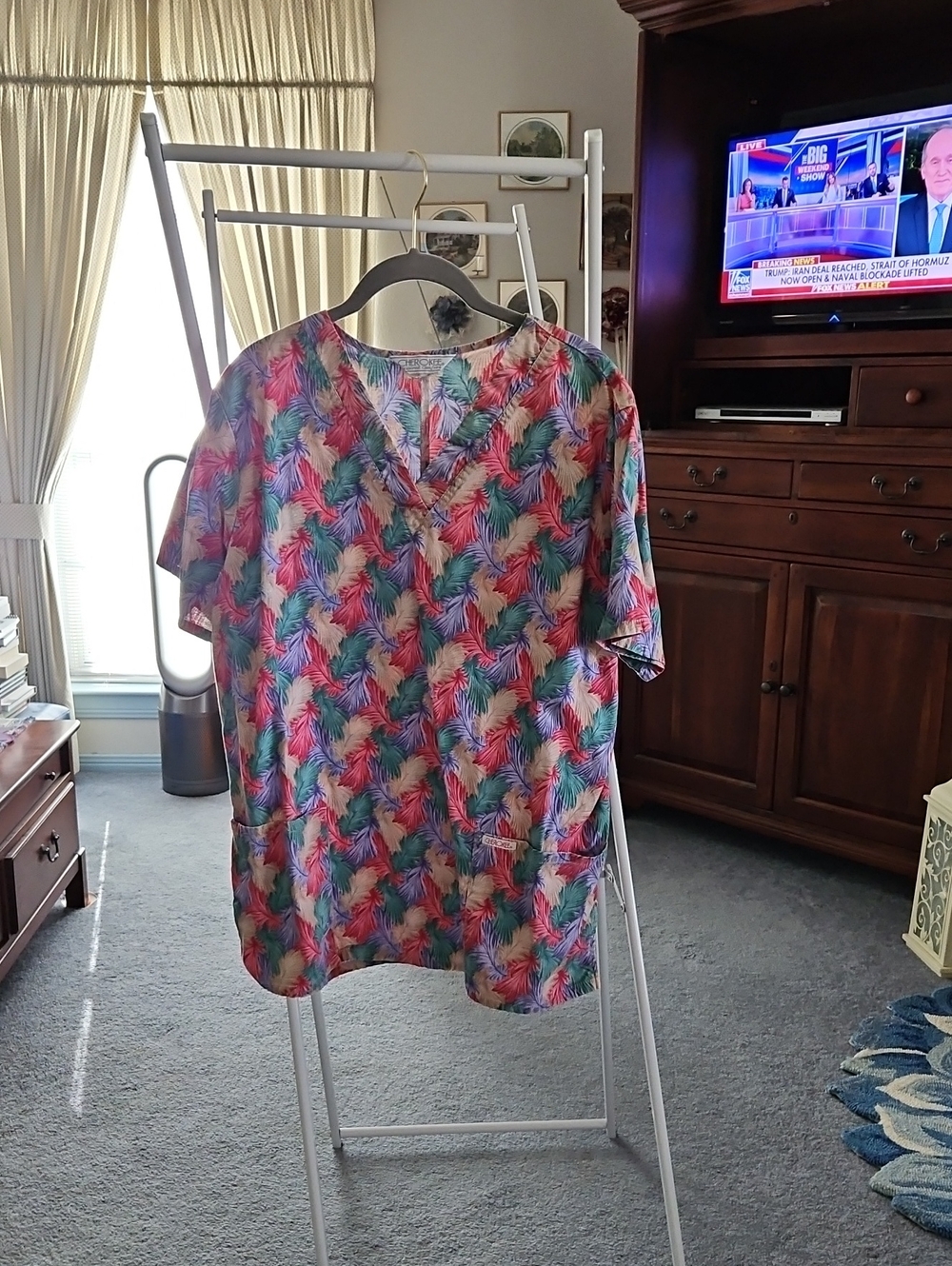 Ladies Multicolor Tropical Print Short-Sleeve Scrub Top